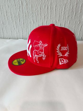 Gorra New Era NY mitología Roja 59FIFTY 7 3/8 Y2K