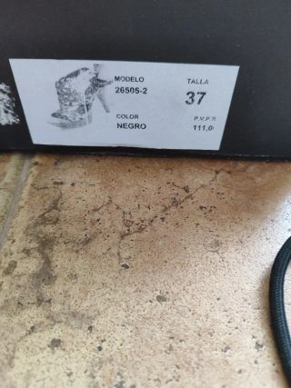 Sandalias negras de tiras