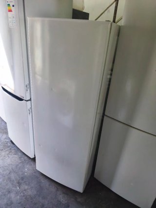 Congelador vertical blanco