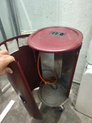 Estufa de gas roja y gris