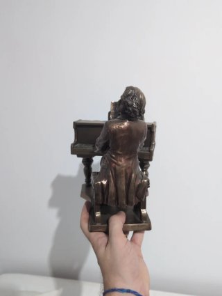 Figura Chopin tocando piano bronce