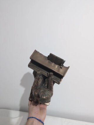 Figura Chopin tocando piano bronce