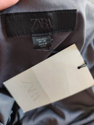 Vestido gris con detalles plateados
