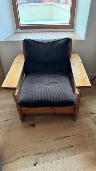 Butaca madera años 70 estilo brutalista