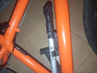Bomba de aire portátil para bicicleta