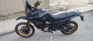 Voge 800 Rally Negra y Dorada
