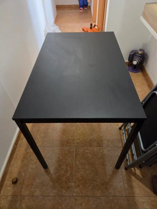 Mesa Negra Moderna