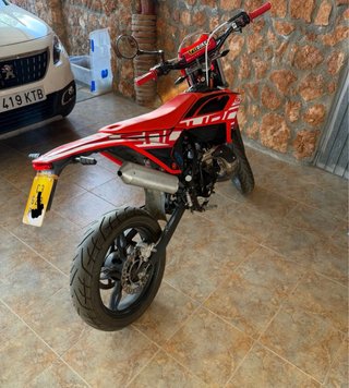 Beta RR 50 Enduro/Motard ( 2023 ) Roja impecable.