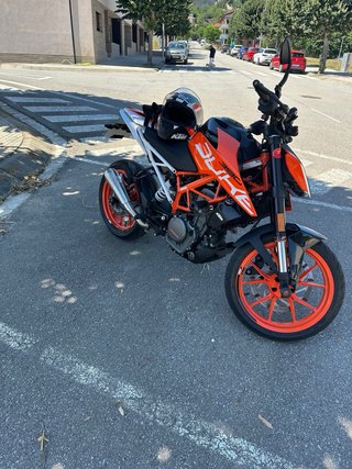 KTM 390 Duke Negra y Naranja