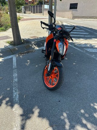 KTM 390 Duke Negra y Naranja