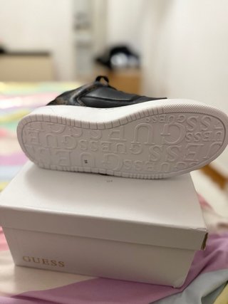Zapatillas Guess Negras y Doradas Originales
