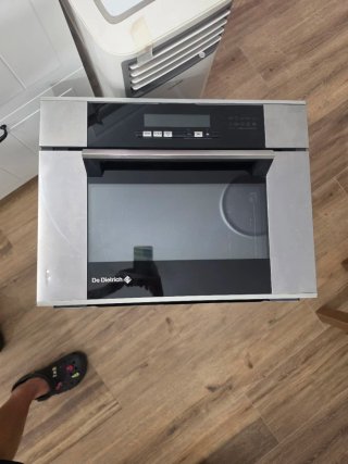 Horno Microondas Negro y Plateado