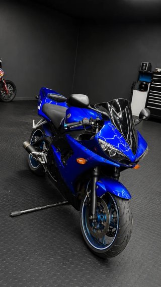 Yamaha R6 Azul Sportbike