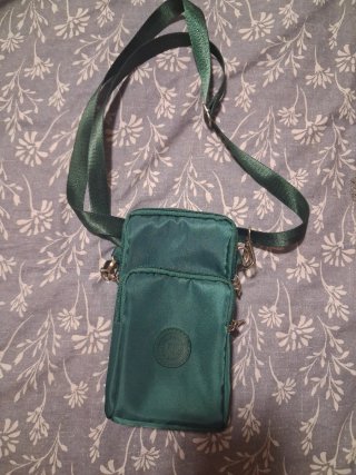 Bandolera móvil y cartera verde