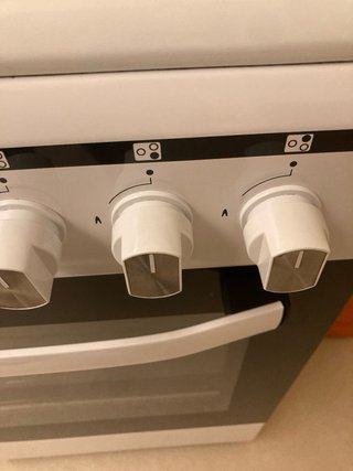 Cocina de gas con bombona y manguera
