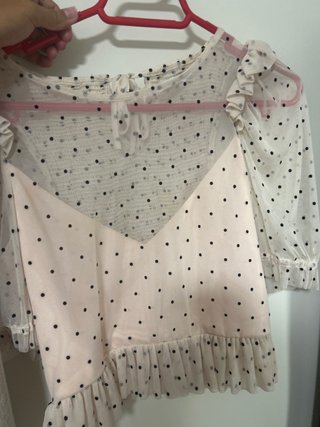 Blusa de lunares beige y negra