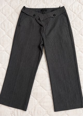 Pantalón de traje gris con raya diplomática