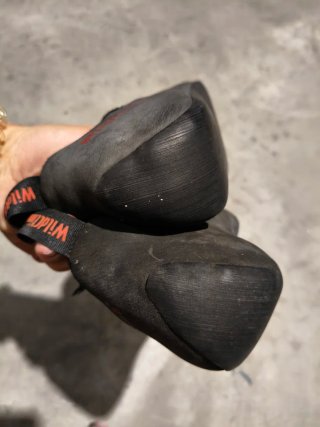 Pies de gato WildClimb negros y marro