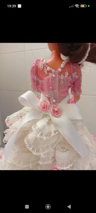 Muñeca Barbie con vestido de encaje echo a mano