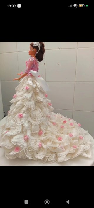 Muñeca Barbie con vestido de encaje echo a mano