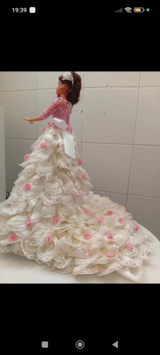 Muñeca Barbie con vestido de encaje echo a mano