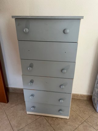 Cajonera de madera gris y blanca