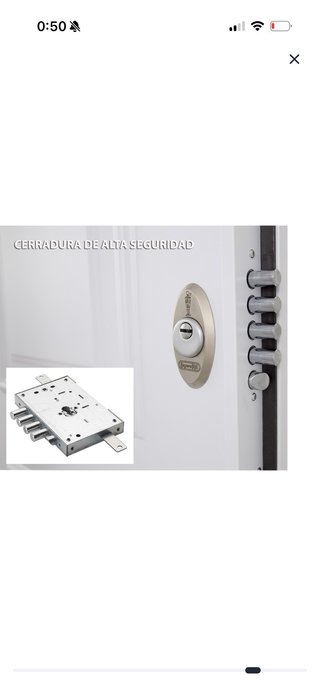 Puerta de seguridad blanca