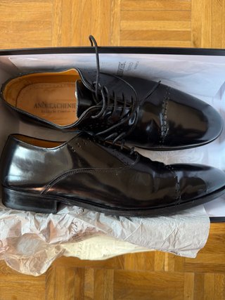 Zapatos de vestir Andrea Chen negros