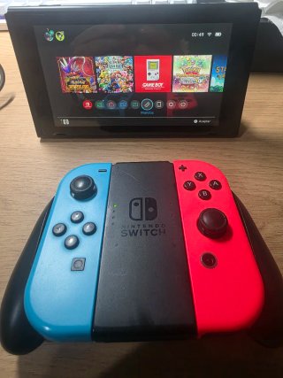Nintendo Switch Completa + Accesorios  + Funda