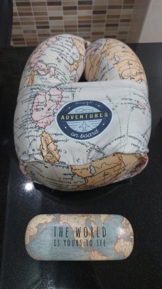 Funda gafas y collarín mapa Adventures on board
