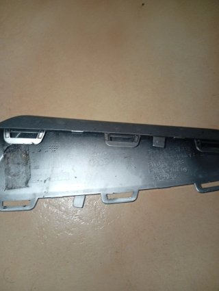 Pestaña Audi Gris