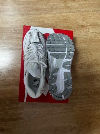 Nike Vomero 5