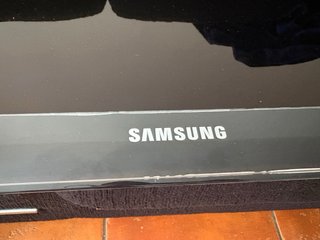 Televisor Samsung (No Smart TV) 42 pulgadas.