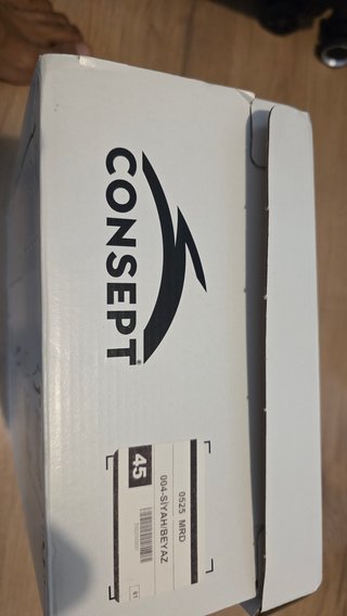 Zapatillas de Piel Negras CONSEPT Suela Blanca