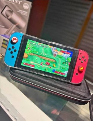 Nintendo Switch Azul y Rojo