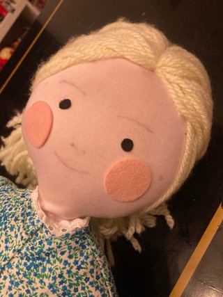 Muñeca de trapo hecha a mano