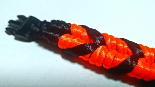 Pulsera trenzada naranja y negra