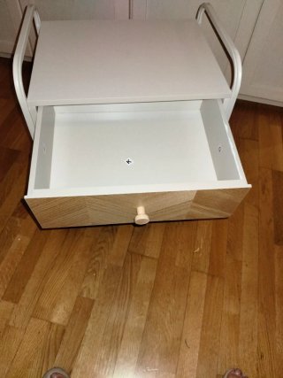 Comodino con cassetto e mensola