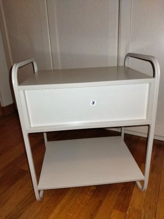 Comodino con cassetto e mensola