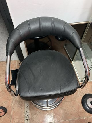Silla de peluquería negra