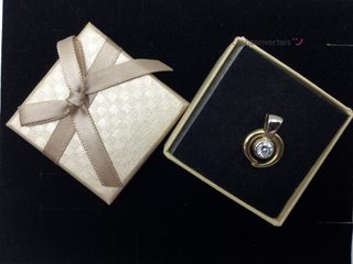 colgante oro 18k con piedra con circonita