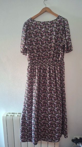 Vestido largo floral negro y morado y rosa