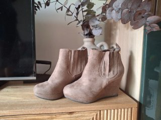 Botines cuña beige/marrón