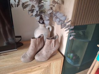 Botines cuña beige/marrón