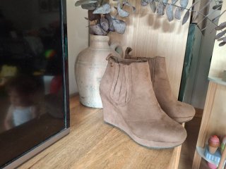 Botines cuña beige/marrón