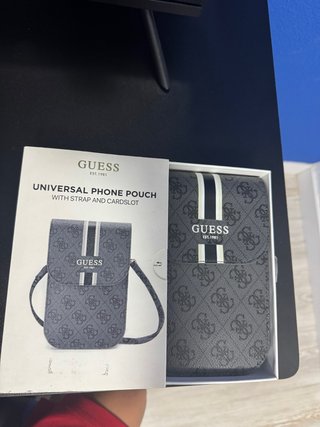 Riñonera Guess Negra y Gris