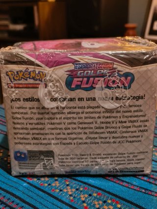 Pokemon TCG Espada y Escudo - Golpe Fusion Caja