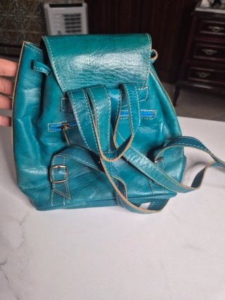 Mochila de cuero azul verdoso