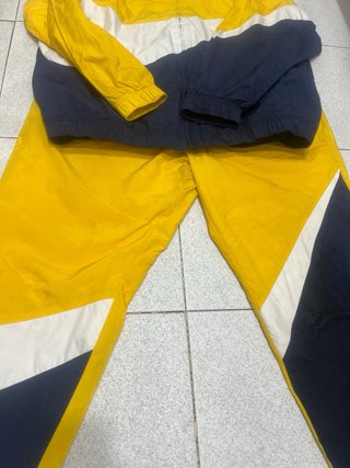 Conjunto Nike Vintage Amarillo y Azul