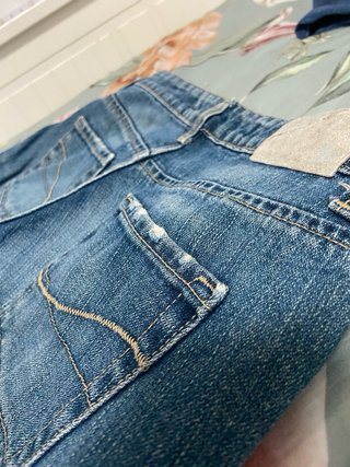 Pantalón vaquero tiro bajo estilo 2000s